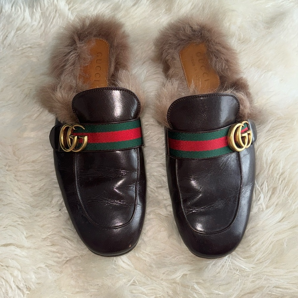 gucci princetown fur loafers in brown with logo